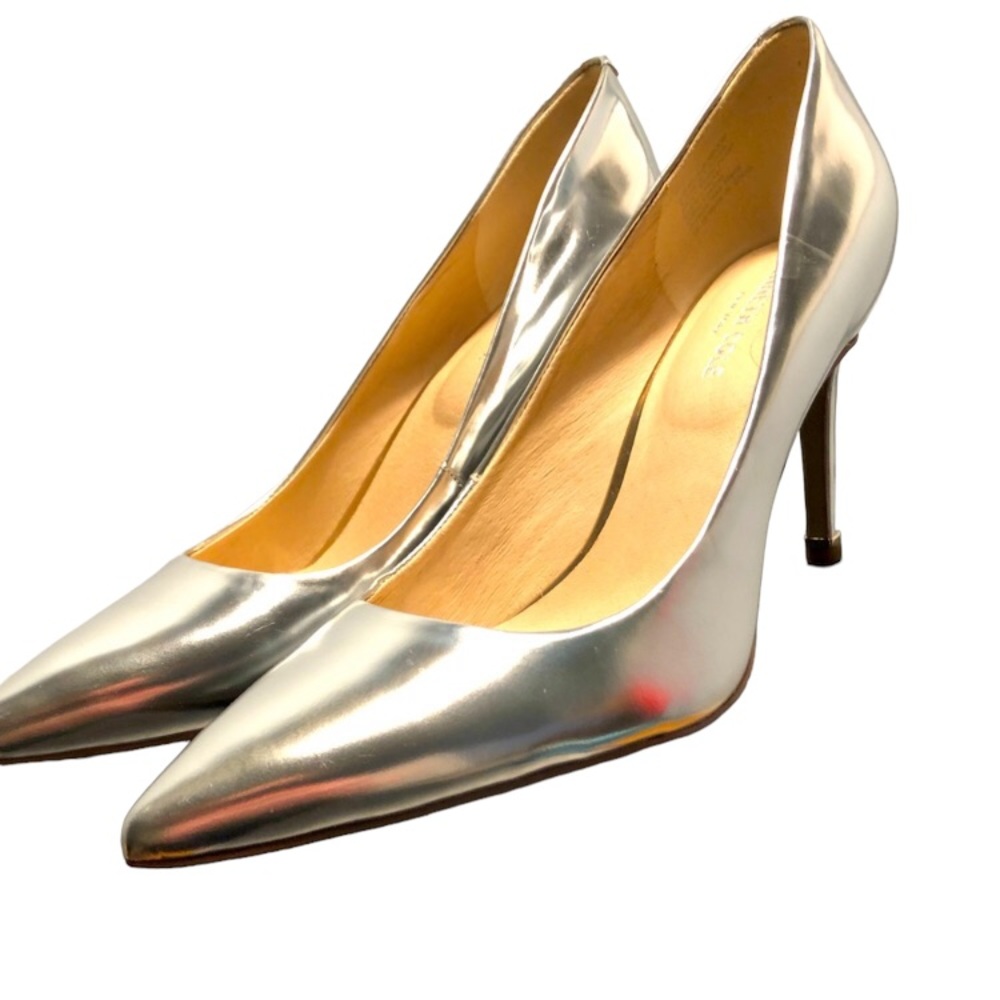 Kenneth Cole New York Silver Patent Leather Riley Pump, size 8 - Picture 1 of 2